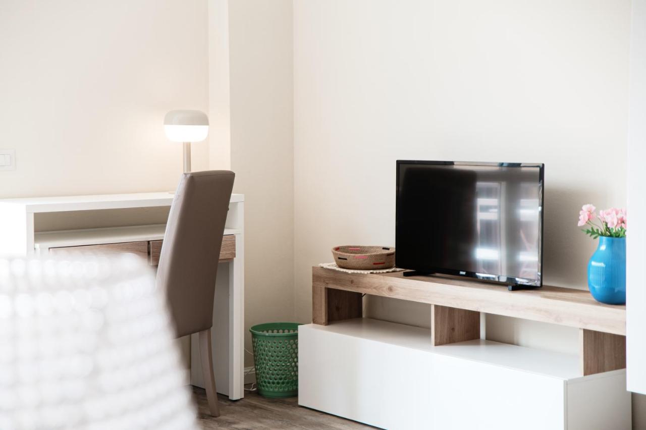 Lovely Suite With Private Parking In Como Ngoại thất bức ảnh